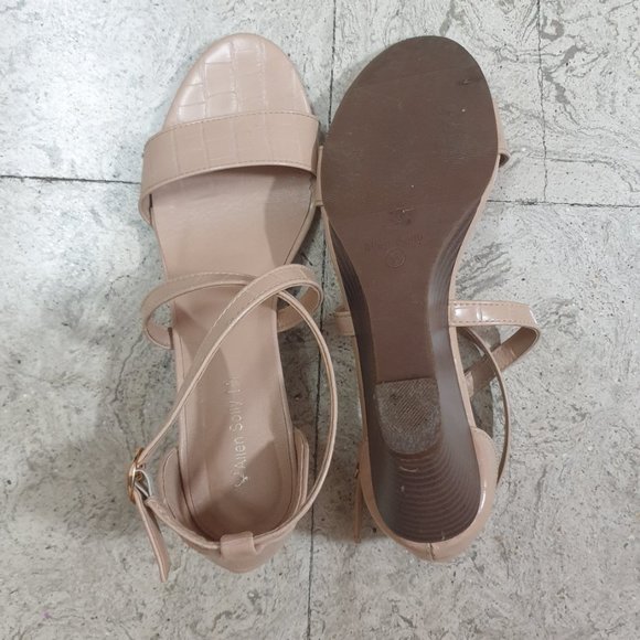 Women Beige Croc Textured Mid-Top Wedges Heels - Picture 4 of 9